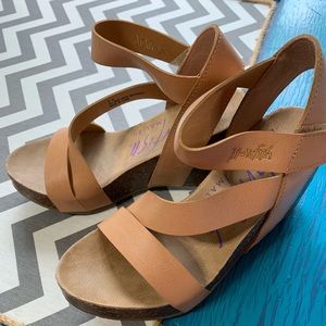 Blowfish size 7.5 tan wedges
